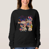 Couple Cute Goats Sunglasses 4th Of July Drinking  Sweatshirt (Vorderseite)