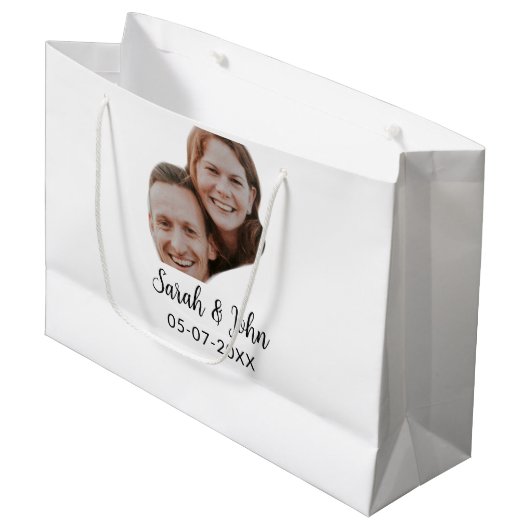 Couple face photo add name date simple wedding große geschenktüte (Vorderseite Schrägansicht)
