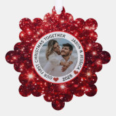 Couple First Christmas Name Foto Red Ornament Karte (Rückseite)