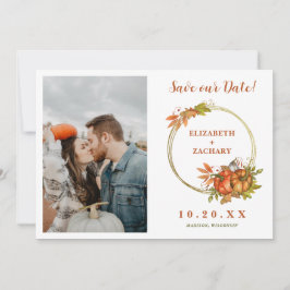 Couple Foto Autumn Pumpkins Hochzeit im Herbst Save The Date