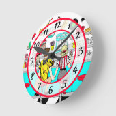 Couple Holding Hands in Diner aus den 50er Jahren Runde Wanduhr (Winkel)