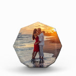 Couple Honeymoon Foto Block O<br><div class="desc">Hochzeitscouch Hochzeitsbräune und Foto-Block achteckig</div>