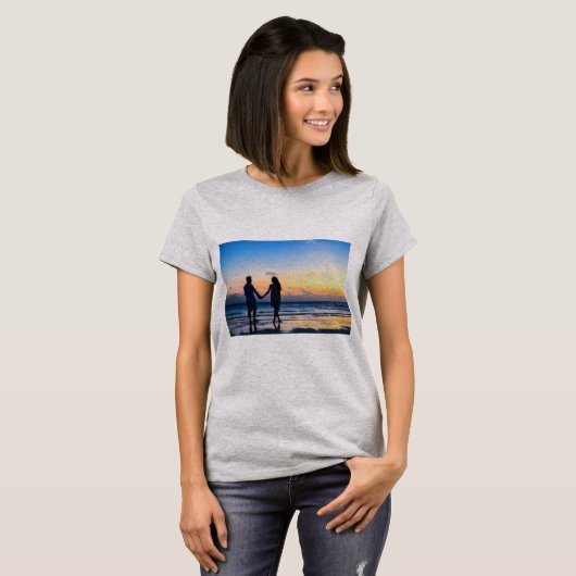 Couple in Beach Design T-Shirt (Vorne ganz)