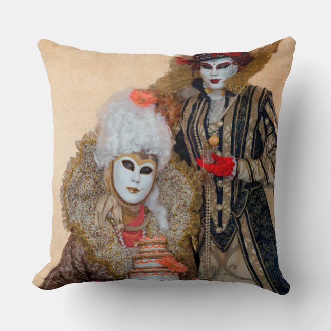 Couple in Carnival Costume, Venedig Kissen (Vorderseite)