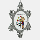 Couple in Liebe Erster Weihnachtsschneeflocken Schneeflocken Zinn-Ornament (Links)