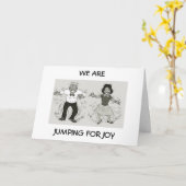 COUPLE JUMPT AUF FREUDE AN IHREM GEBURTSTAG KARTE (Gelbe Blume)