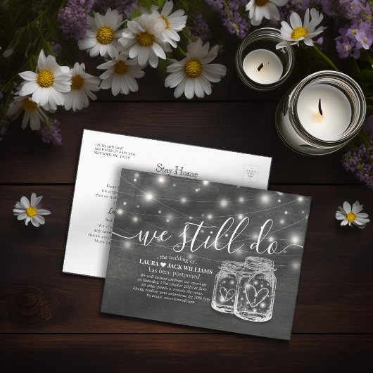 Couple Mason Jars wir noch Hochzeitsaufschub Ankündigungspostkarte