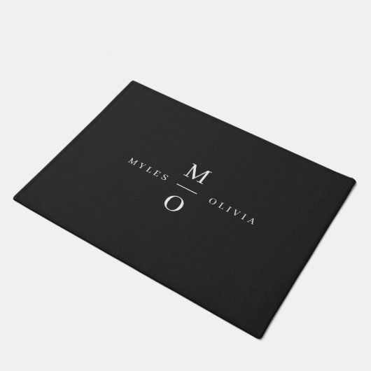 Couple Monogram Elegant Minimal Stilvoll Schwarz Fußmatte (Schrägansicht)