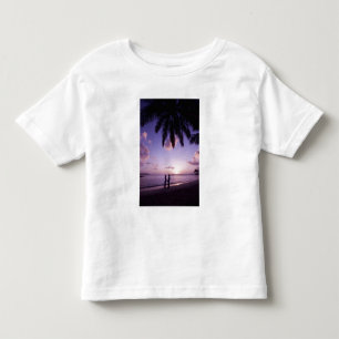 Couple on Beach, Windjammer Landing, St. Lucia Kleinkind T-shirt
