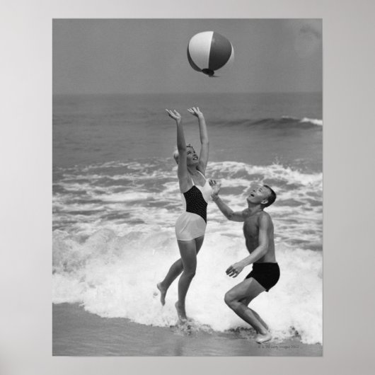 Couple Playing with a Beachball Poster (Vorne)