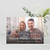 Couple Pregnancy Ankündigung Weihnachtskarte (Stehend Vorderseite)