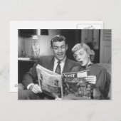 Couple Reading Magazine Postkarte (Vorne/Hinten)