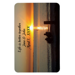 Couple Sit On Beach im Sunset Anniversary Magnet
