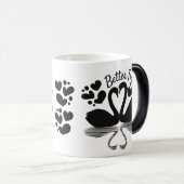 Couple Swan Silhouette Reflektion im Wasser Verwandlungstasse (VorderseiteRechts)