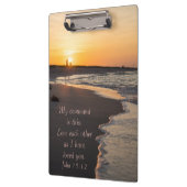 Couple Walking Beach bei Sunrise John 15 12 Klemmbrett (Links)