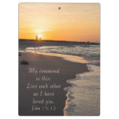 Couple Walking Beach bei Sunrise John 15 12 Klemmbrett (Rückseite)