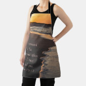 Couple Walking Beach bei Sunrise John 15 12 Schürze (InSitu)