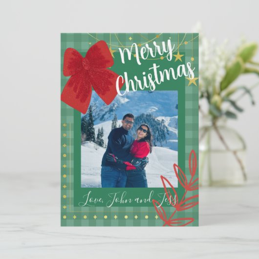 Couples Christmas Card With Plaid Background Einladung (Stehend Vorderseite)