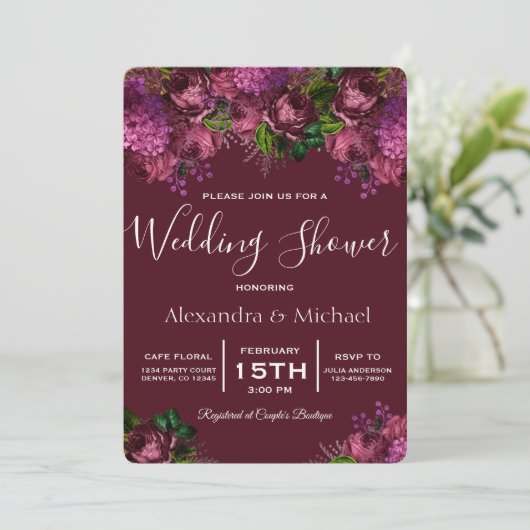 Couple's Dusche Floral Marsala Burgund Einladung (Stehend Vorderseite)