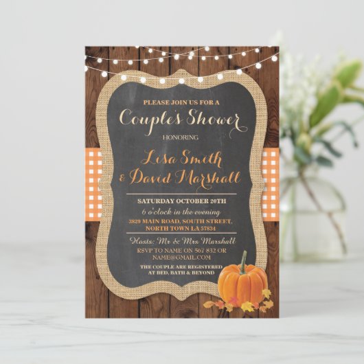 Couple's Dusche Rustic Fall Pumpkin Einladung (Stehend Vorderseite)