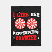 Couples Matching Christmas I Like Her Peppermint C Fleecedecke (Vorderseite)