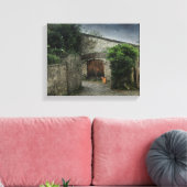 Courtyard Cat Leinwanddruck (Insitu (Wohnzimmer))