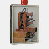 Couseuse', die erste Nähmaschine, 1830 Silbernes Ornament (Rechts)