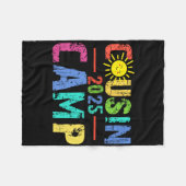 Cousin Camp 2025 Camping Campfire Summer Vacation Fleecedecke (Vorderseite (Horizontal))