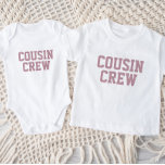 Cousin Crew | Mauve Kids Baby T - Shirt<br><div class="desc">Angepasstes, mit "Cousin Crew" personalisiertes Bekleidungsstück oder anderen benutzerdefinierten Text. Verwenden Sie die Entwurfswerkzeuge, um die Textfarben und Schriftart zu bearbeiten oder eigene Fotos hinzuzufügen, um ein benutzerdefiniertes T - Shirt-Design zu erstellen. Wählen Sie aus einer großen Auswahl an T - Shirt, Tanklappen und Sweatshirts für Damen, Herren, Kinder, Kleinkinder...</div>