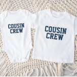 Cousin Crew | Navy Kids Baby T - Shirt<br><div class="desc">Angepasstes, mit "Cousin Crew" personalisiertes Bekleidungsstück oder anderen benutzerdefinierten Text. Verwenden Sie die Entwurfswerkzeuge, um die Textfarben und Schriftart zu bearbeiten oder eigene Fotos hinzuzufügen, um ein benutzerdefiniertes T - Shirt-Design zu erstellen. Wählen Sie aus einer großen Auswahl an T - Shirt, Tanklappen und Sweatshirts für Damen, Herren, Kinder, Kleinkinder...</div>