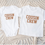 Cousin Crew | Rust Kids Baby T - Shirt<br><div class="desc">Angepasstes, mit "Cousin Crew" personalisiertes Bekleidungsstück oder anderen benutzerdefinierten Text. Verwenden Sie die Entwurfswerkzeuge, um die Textfarben und Schriftart zu bearbeiten oder eigene Fotos hinzuzufügen, um ein benutzerdefiniertes T - Shirt-Design zu erstellen. Wählen Sie aus einer großen Auswahl an T - Shirt, Tanklappen und Sweatshirts für Damen, Herren, Kinder, Kleinkinder...</div>