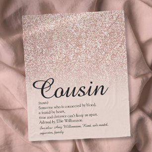 Cousin-Definitions-Schriftzug Roségold Glitter Fleecedecke