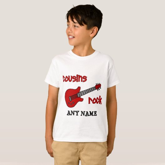 Cousin-Felsen! mit roter Gitarre T-Shirt (Vorne ganz)