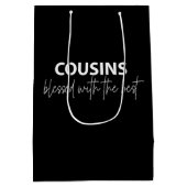 Cousin - mit dem Besten gesegnet Mittlere Geschenktüte (Rückseite)