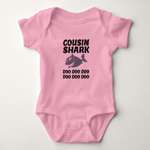 Cousin Shark Do - Spaß Familiengetrieben Baby Strampler