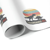 Cousinsaurus Rex Lustiges Dinosaurier Vintage-Shir Geschenkpapier (Rolleneckpunkt)