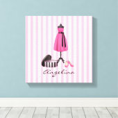 Couture Rosa Kleid mit Ihrem Namen - Leinwand (Insitu (Holzboden))