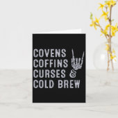 Covens Coffins Curses Cold Brew Fall Halloween Spi Karte (Gelbe Blume)