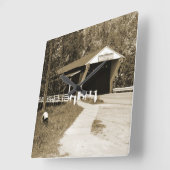 Covered Bridge Quadratische Wanduhr (Winkel)