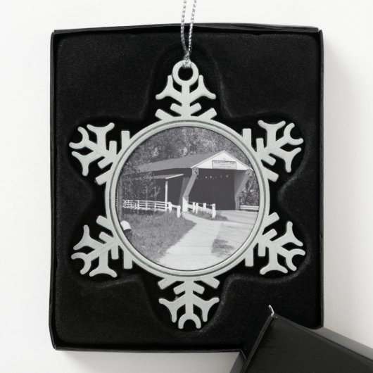 Covered Bridge Schneeflocken Zinn-Ornament (Box)