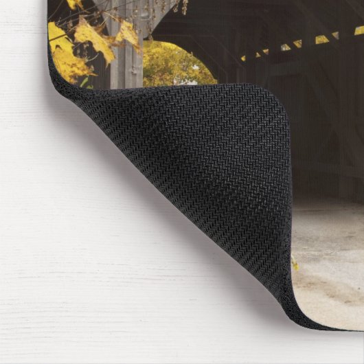 Covered bridge, Vermont, USA 2 Mousepad (Ecke)