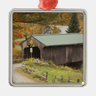 Covered bridge, Vermont, USA Silbernes Ornament