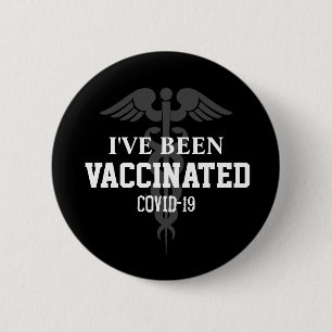 Covid 19-Impfstoff Schwarz-weiß geimpft Button