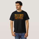 COVID-19 SURVIVOR - Ermutigendes Metall-Look-Zeich T-Shirt (Vorne ganz)
