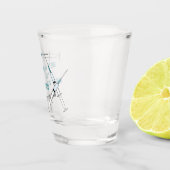 COVID Shots in Arms dann Shots mit Freunden Schnapsglas (Rechts)