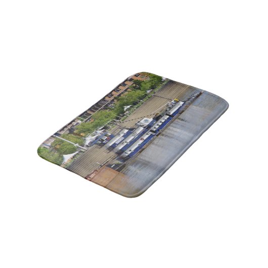 Covington Bath Mat Badematte (Schrägansicht)