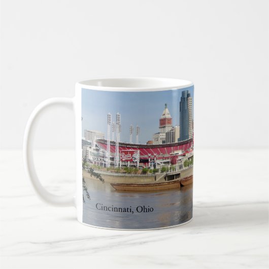 Covington passiert Cincinnati-Schleppkahn Kaffeetasse (Links)