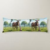 Cow & Bassoon Pasture Body Pillow – Whimsical Farm Seitenschläferkissen (Vorderseite)