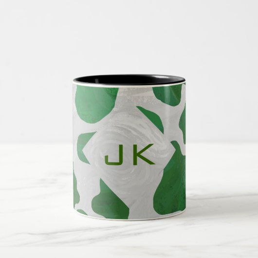 Cow Green und White Monogram Zweifarbige Tasse (Mittel)