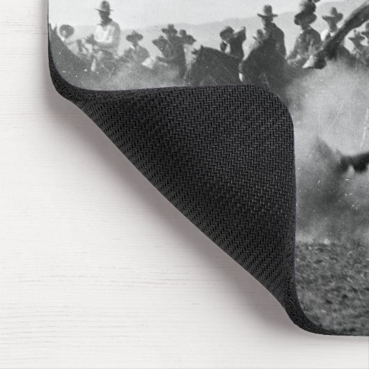 Cowboy auf einem sträubenden wilden Pferd Mousepad (Ecke)